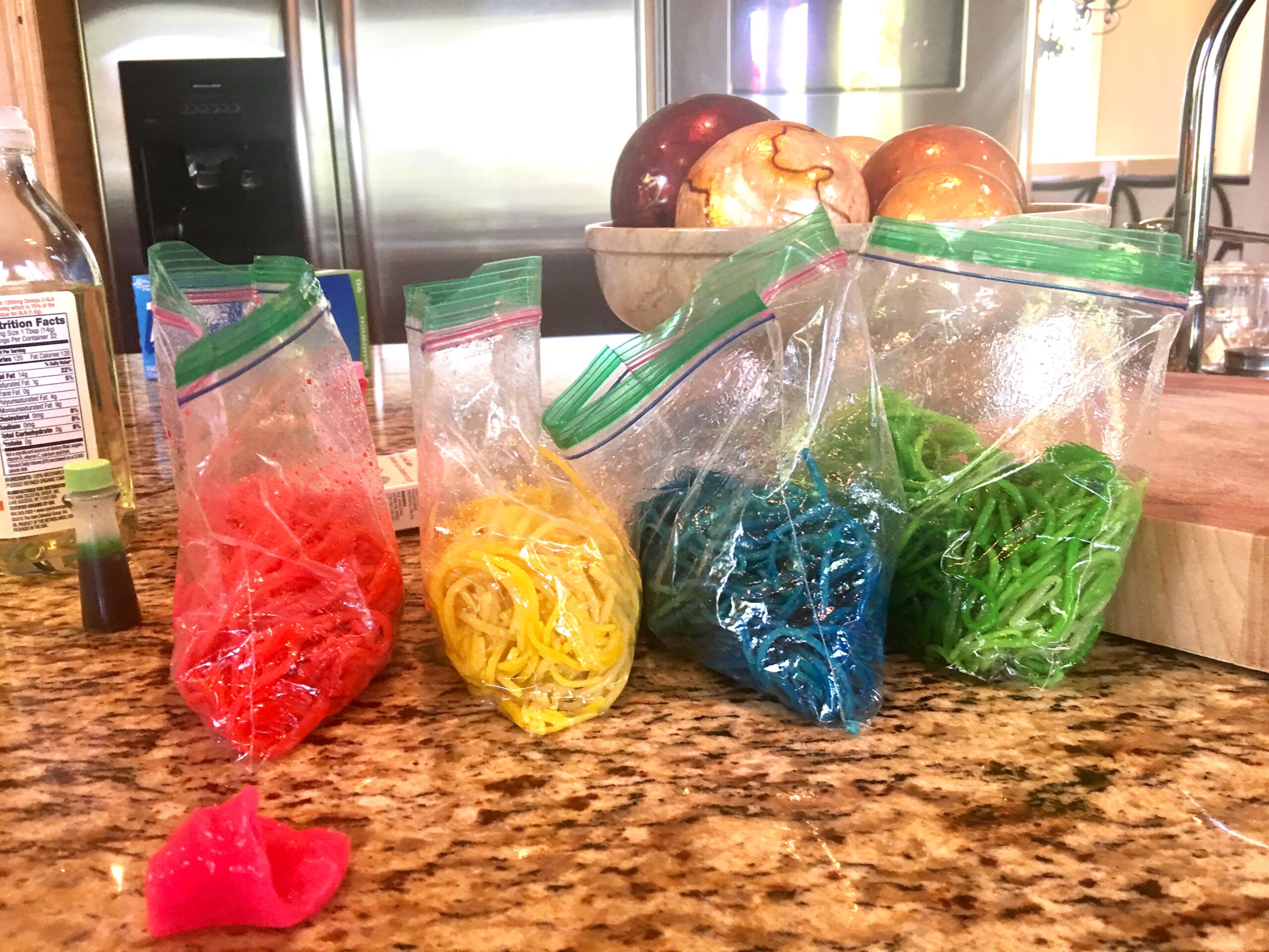 This simple Rainbow sensory bin is great for color recognition, increasing fine motor skills, and provides great texture. Rainbow Pasta sensory bins - sensory play is so theraputic for children, great way to increase fine motor skills and provides a safe environment for exploring.