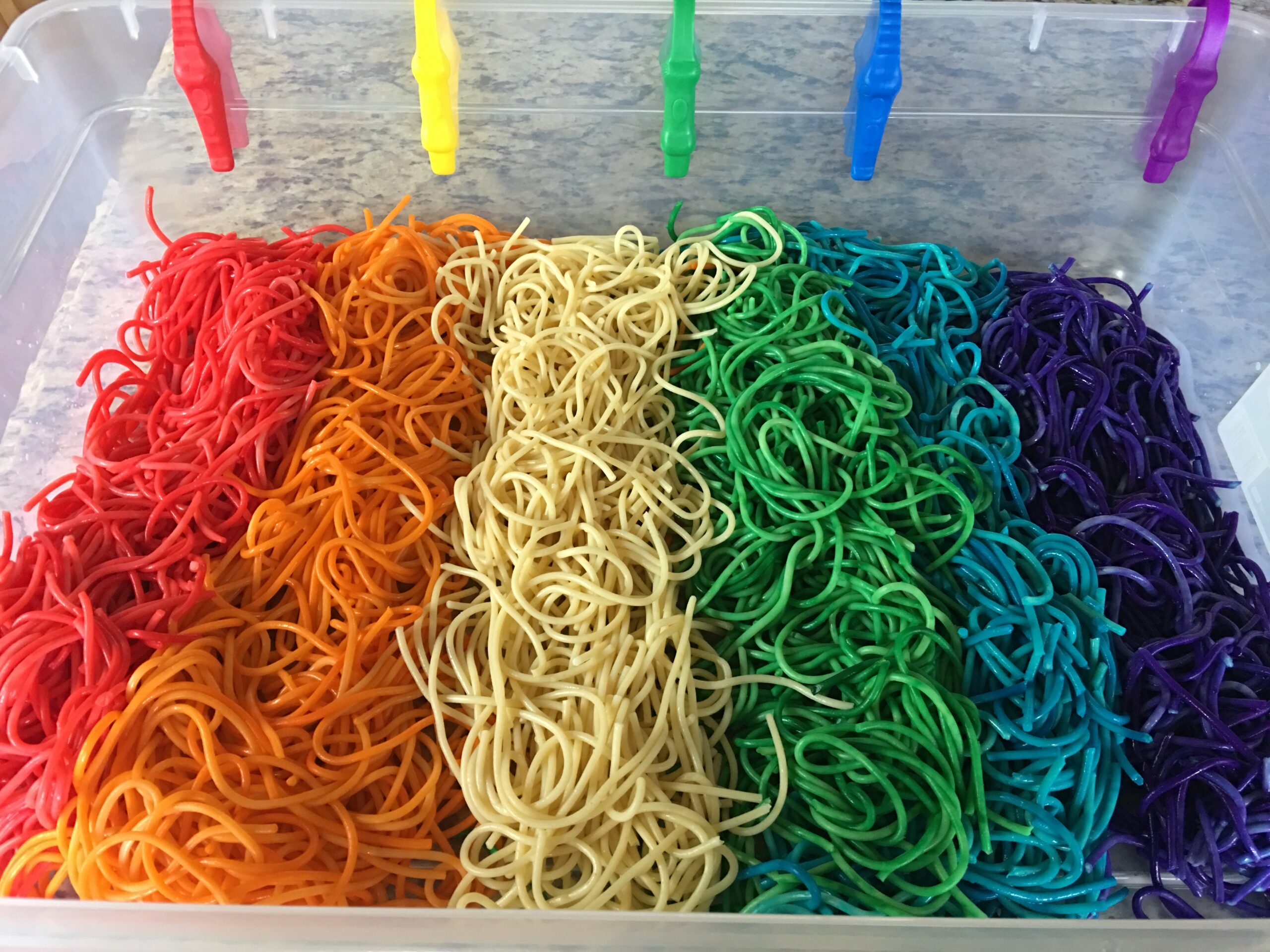 This simple Rainbow sensory bin is great for color recognition, increasing fine motor skills, and provides great texture. Rainbow Pasta sensory bins - sensory play is so theraputic for children, great way to increase fine motor skills and provides a safe environment for exploring.