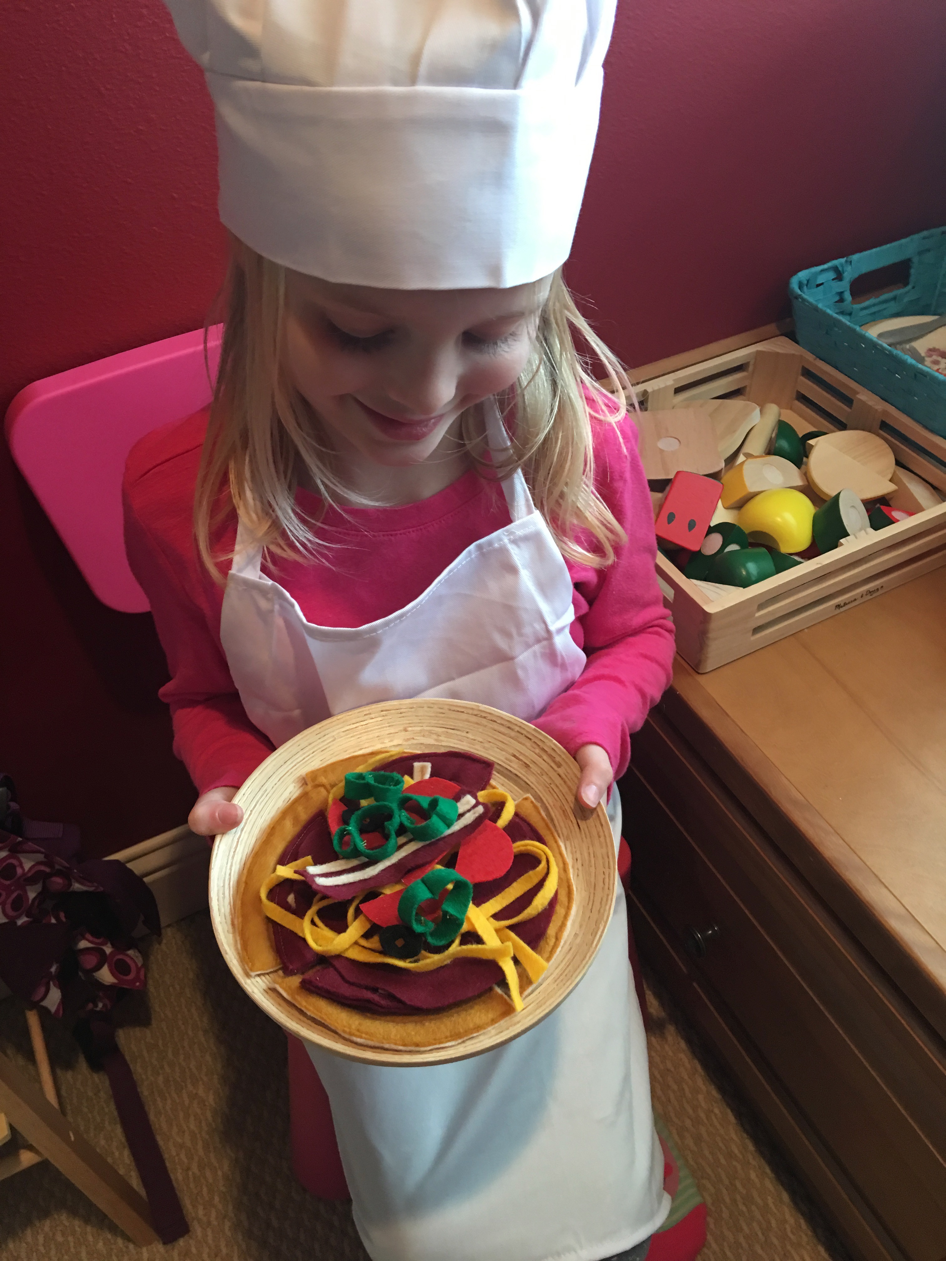 Pizza Dramatic Play: It's great to get the kids involved in cooking for real in the kitchen but replicating some of the food items for dramatic play, allows them to continue to act out what they're learning in a safe and fun environment