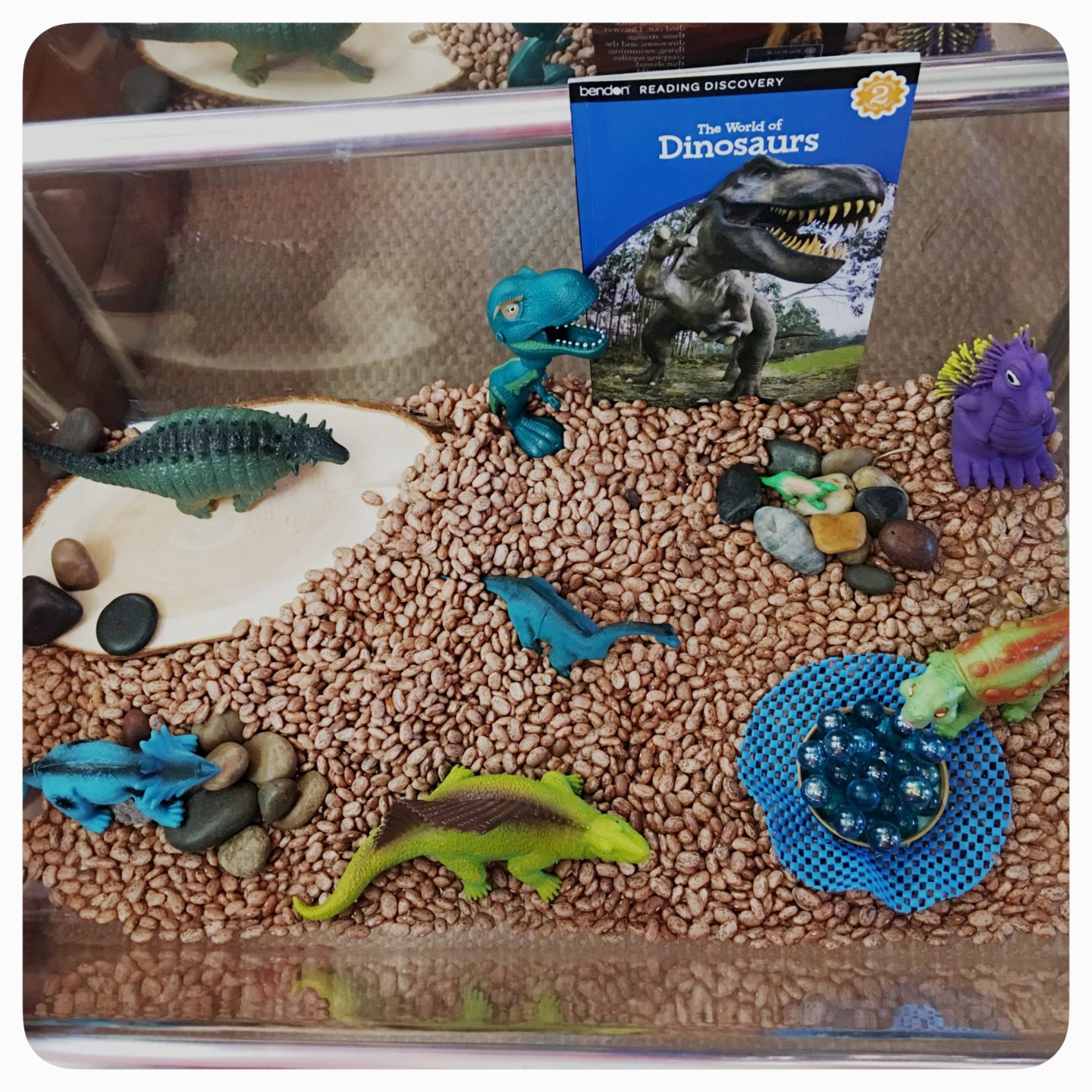 Creating simple sensory bins for exploring Dinosaurs by @How2playtoday