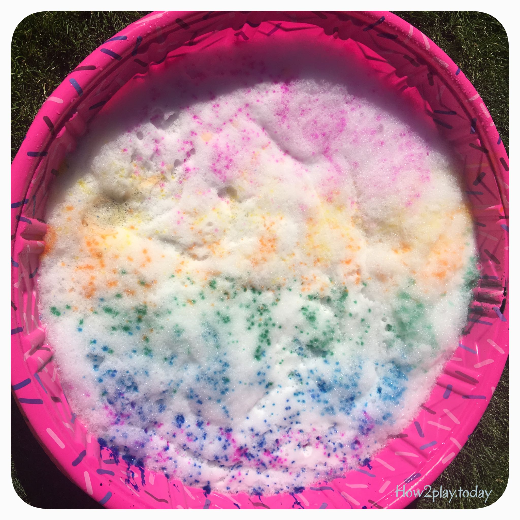 Creating simple sensory activities for kids to enjoy while exploring colors and bubbles.