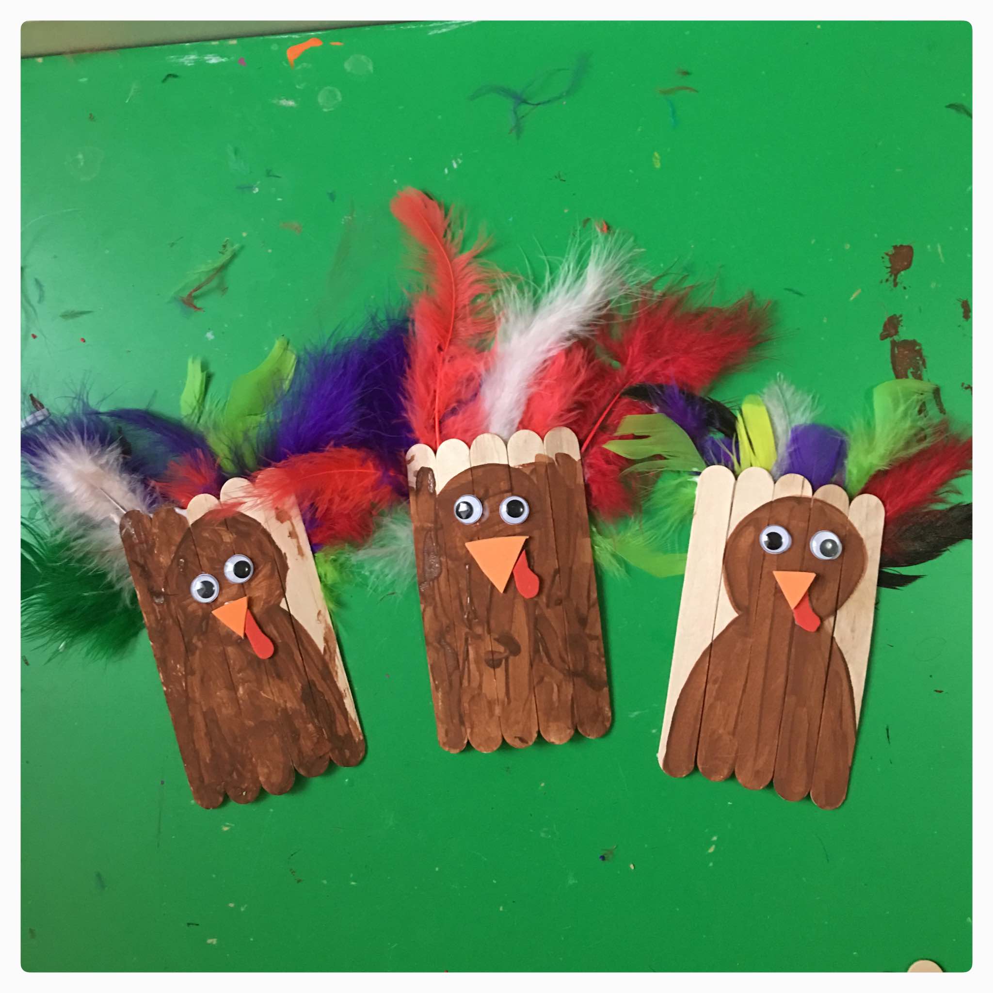 Fun and simple craft project for Thanksgiving using jumbo craft sticks (popsicle sticks).