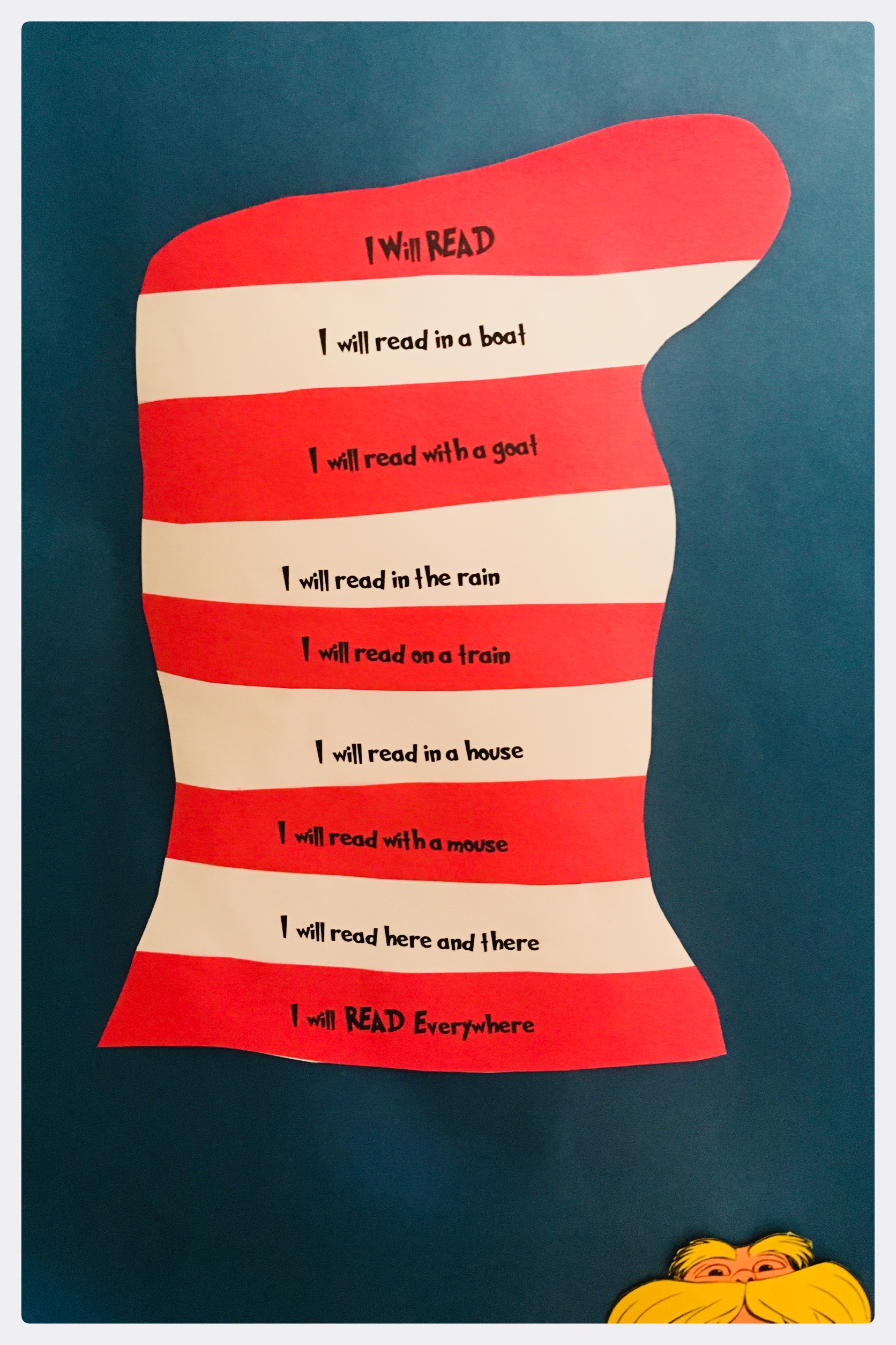 💙 The Cat In The Hat Sensory Bin ❤️ With Dr. Seuss’s Birthday just around the corner and Read Across America Day quickly approaching, I thought I’d share some of our favorite Dr. Seuss Inspired play! 💙 Sensory bins, Cat in the Hat hats, name tags, playroom decor, etc