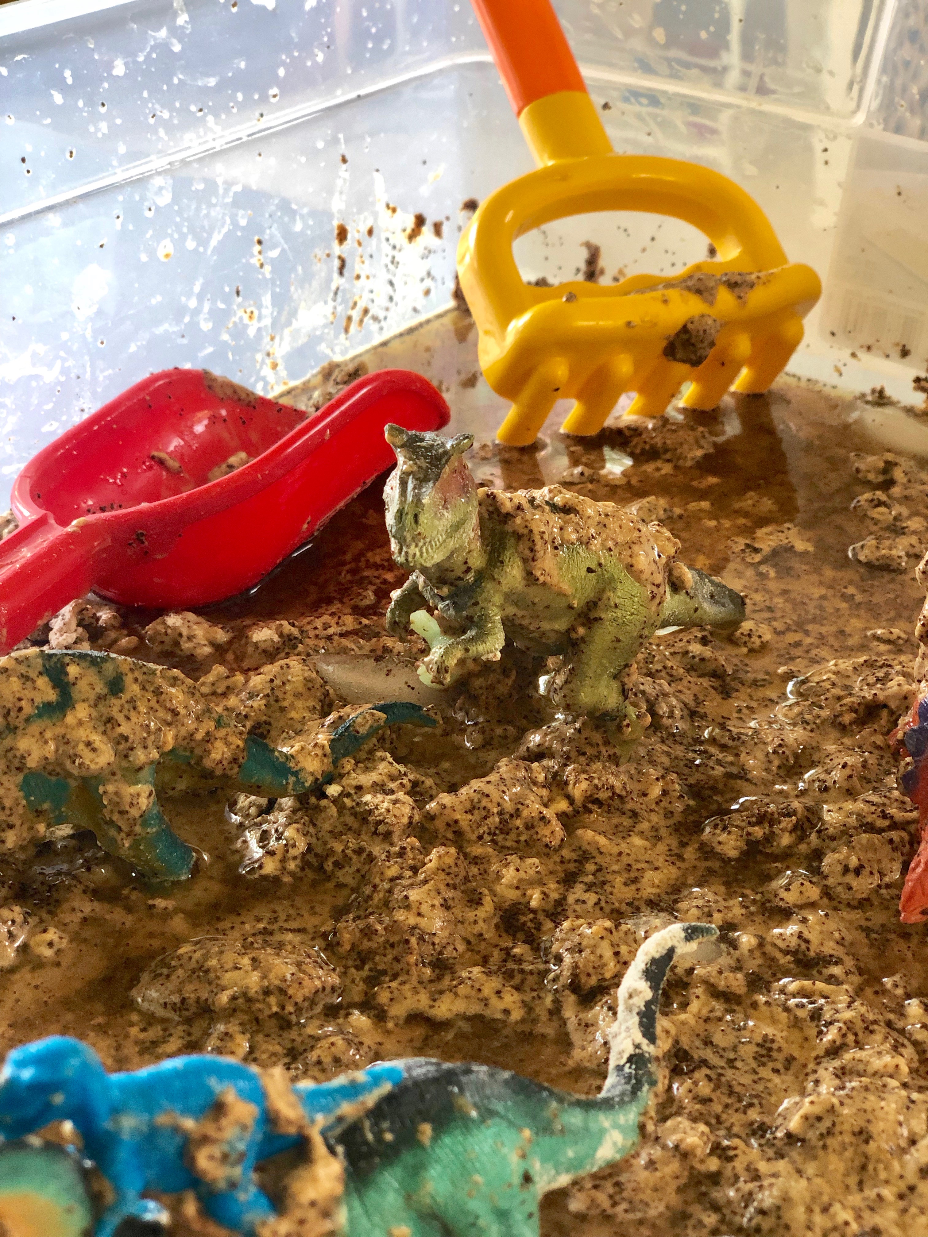 ? Dirty Dinosaurs ? Flour, water, and coffee grounds = this fabulous smelling “mud” to have our dinosaurs play in. Then time to clean them off ? Sensory bin using food ? I’ve been creating these types of bins for almost 20 years. This is a fun & Simple way you can play today with your child.
